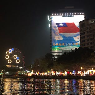 台湾 高雄の夜。愛河のゴンドラから撮影しました(o^^o) 2019.2.16