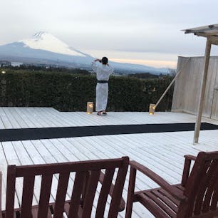 【茶目湯殿温泉】
18禁のレトロな温泉。
富士山を目の前に望む露天風呂は一級品。