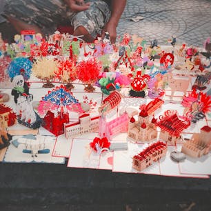 サイゴン中央郵便局前  
郵便局前で 売っていた。
細工が細かい👀