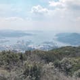 長崎県にある
弓張岳展望台から見た景色
この日は前日が雨で少し
モヤがかかっていたのが少し残念💫
