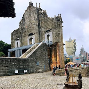 聖ポール天主堂後
正面からの写真は多いので、あえて後ろから！
奥にグランドリスボアが見ます〜