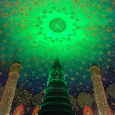 タイ：バンコク

ワットパクナム✨
めちゃくちゃ綺麗🙏
ただバンコクからめちゃくちゃ遠い笑
ここ以外周り何もない笑
でも見る価値ありです👀✨