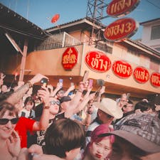 電車が着く前の様子。
観光地化されてることのメリットとデメリットを思った。
そんな自分もここにいたけど。
生活の中に入っていくことへの違和感のような気持ちで揺さぶられた。