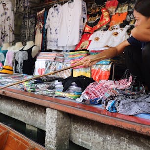 この棒みたいなんで引き寄せられる笑